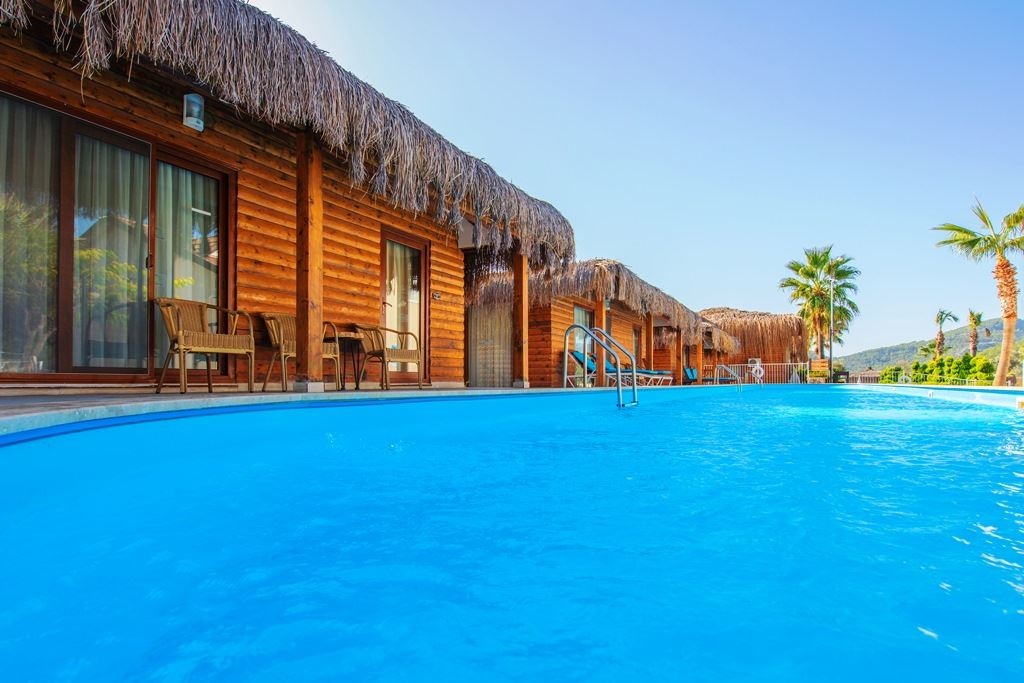 rooms-bungalow-swim-up