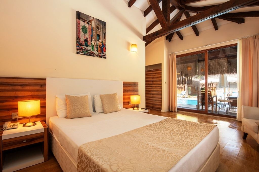 rooms-bungalow-swim-up