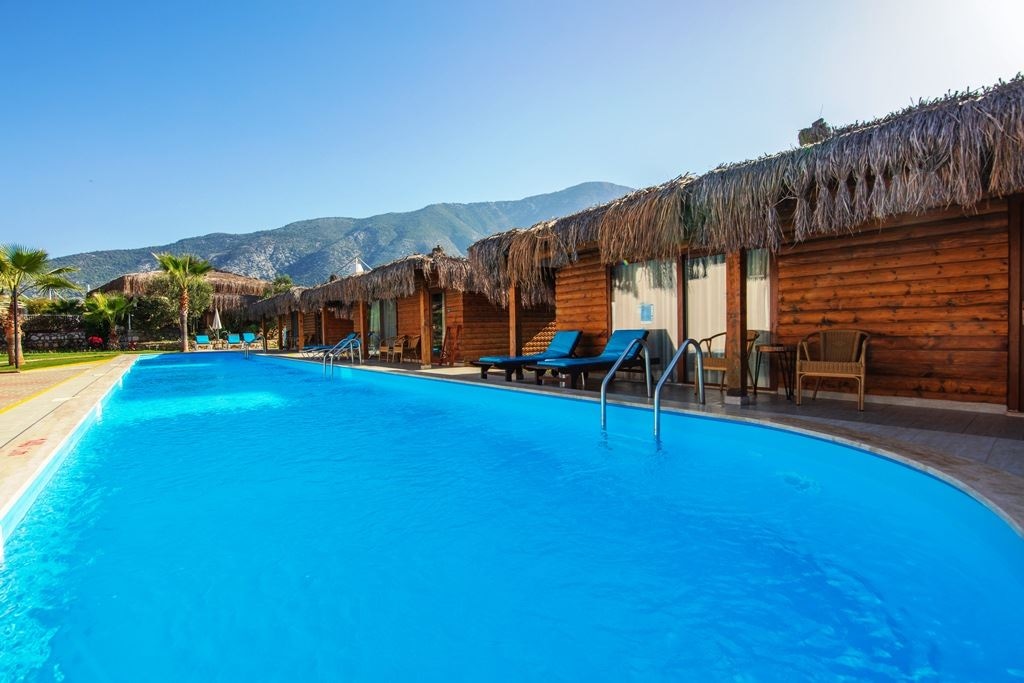 rooms-bungalow-swim-up