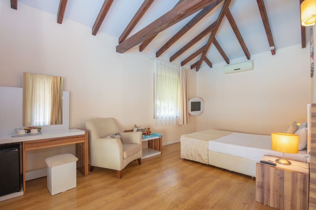 rooms-bungalow-swim-up