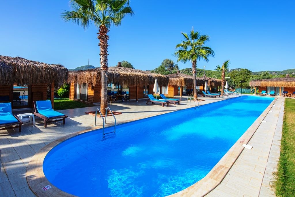 rooms-bungalow-swim-up