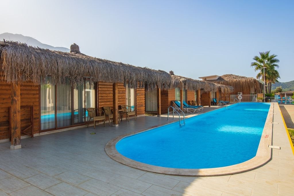 rooms-bungalow-swim-up