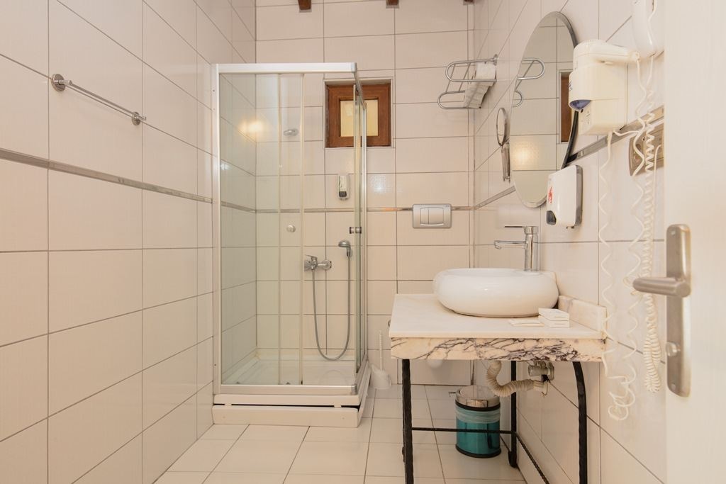 rooms-bungalow-swim-up