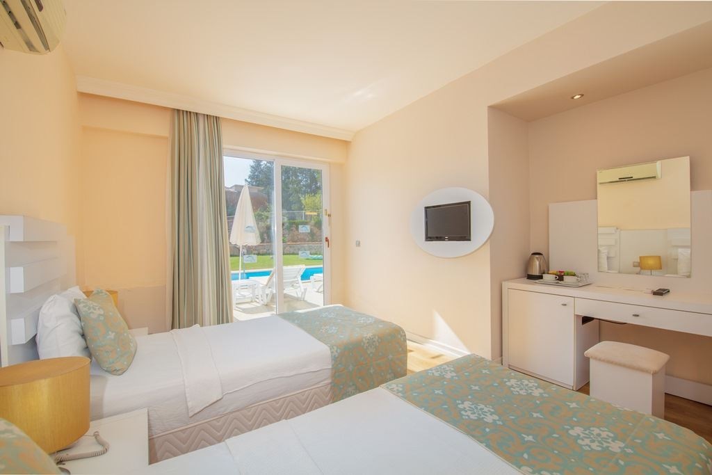 rooms-standard-swim-up-room