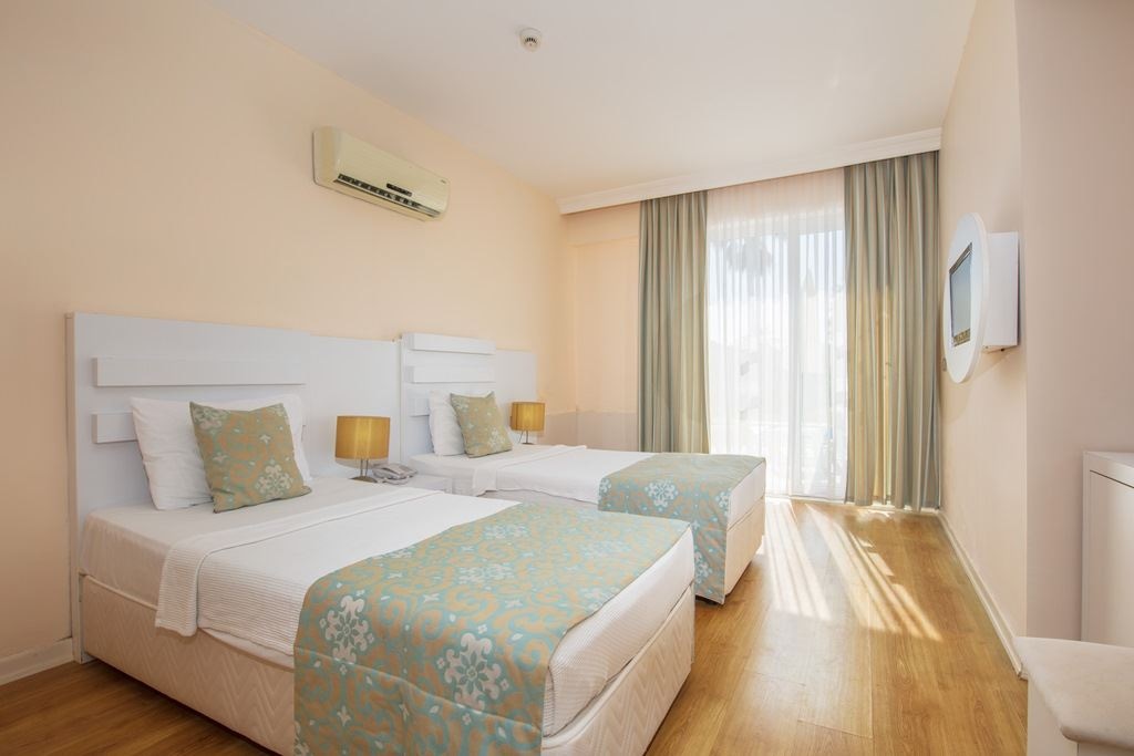 rooms-standard-swim-up-room