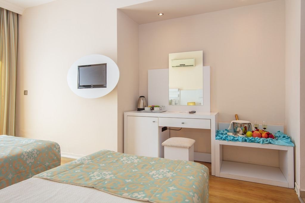 rooms-standard-swim-up-room