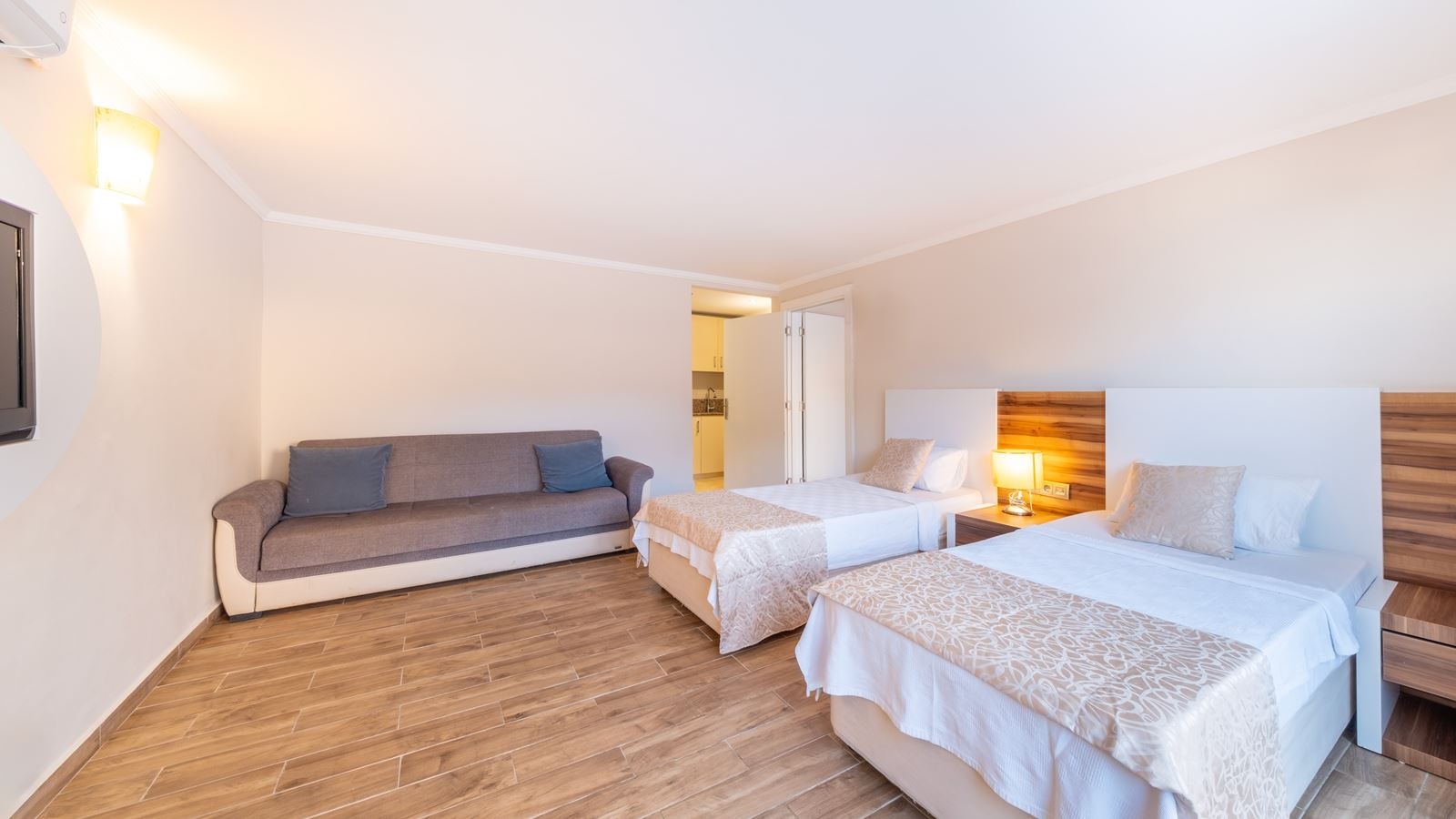 rooms-deluxe-suite-bungalow