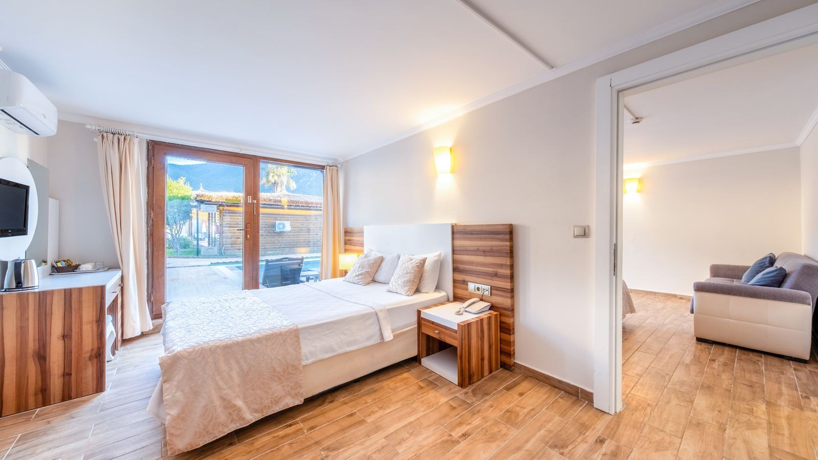 rooms-deluxe-suite-bungalow