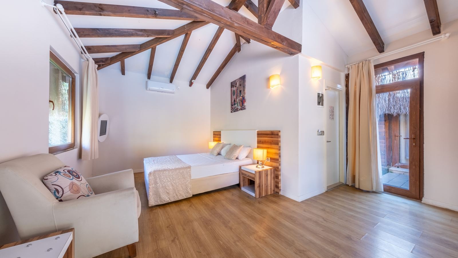 rooms-bungalow-swim-up