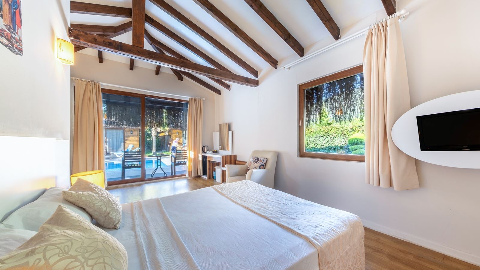 rooms-bungalow-swim-up