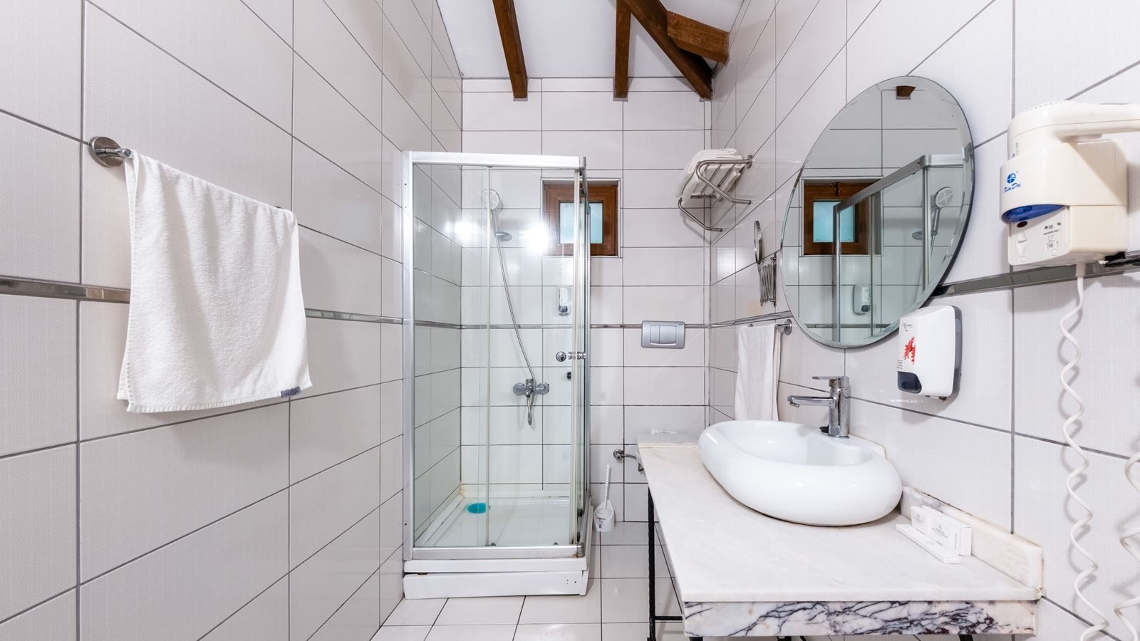 rooms-bungalow-swim-up