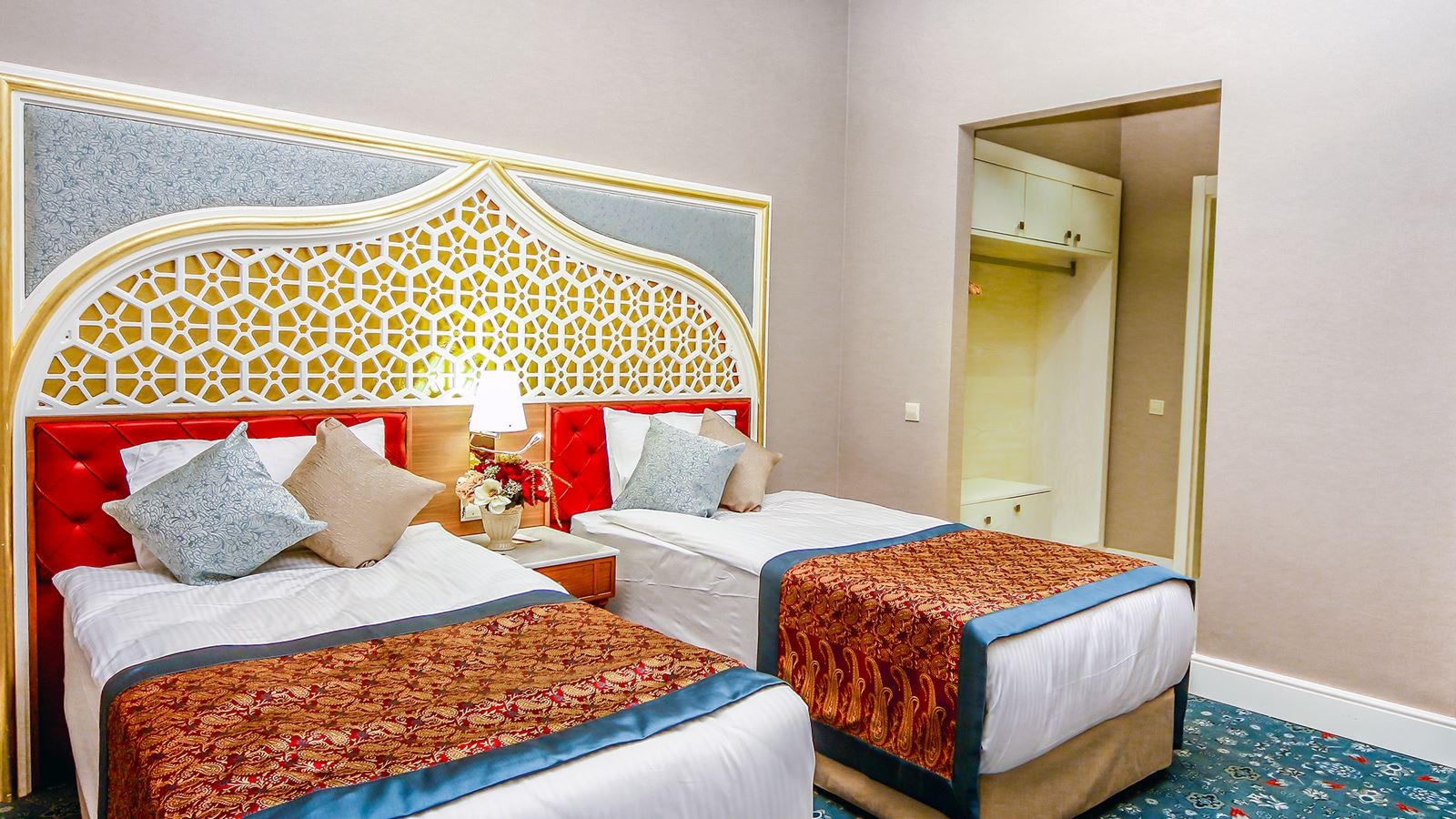 rooms-family-room-land-view