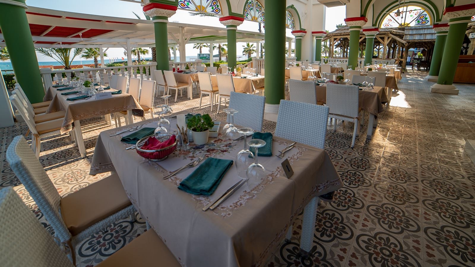 restaurants-la-perla-restaurant