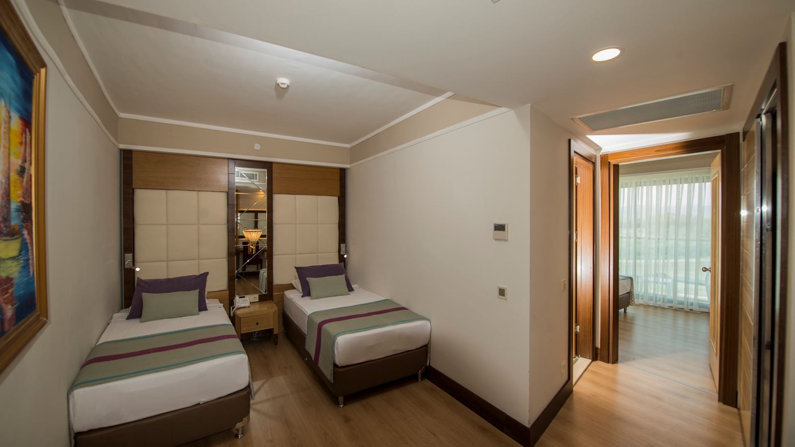 rooms-family-room-1-bathroom-with-balcony