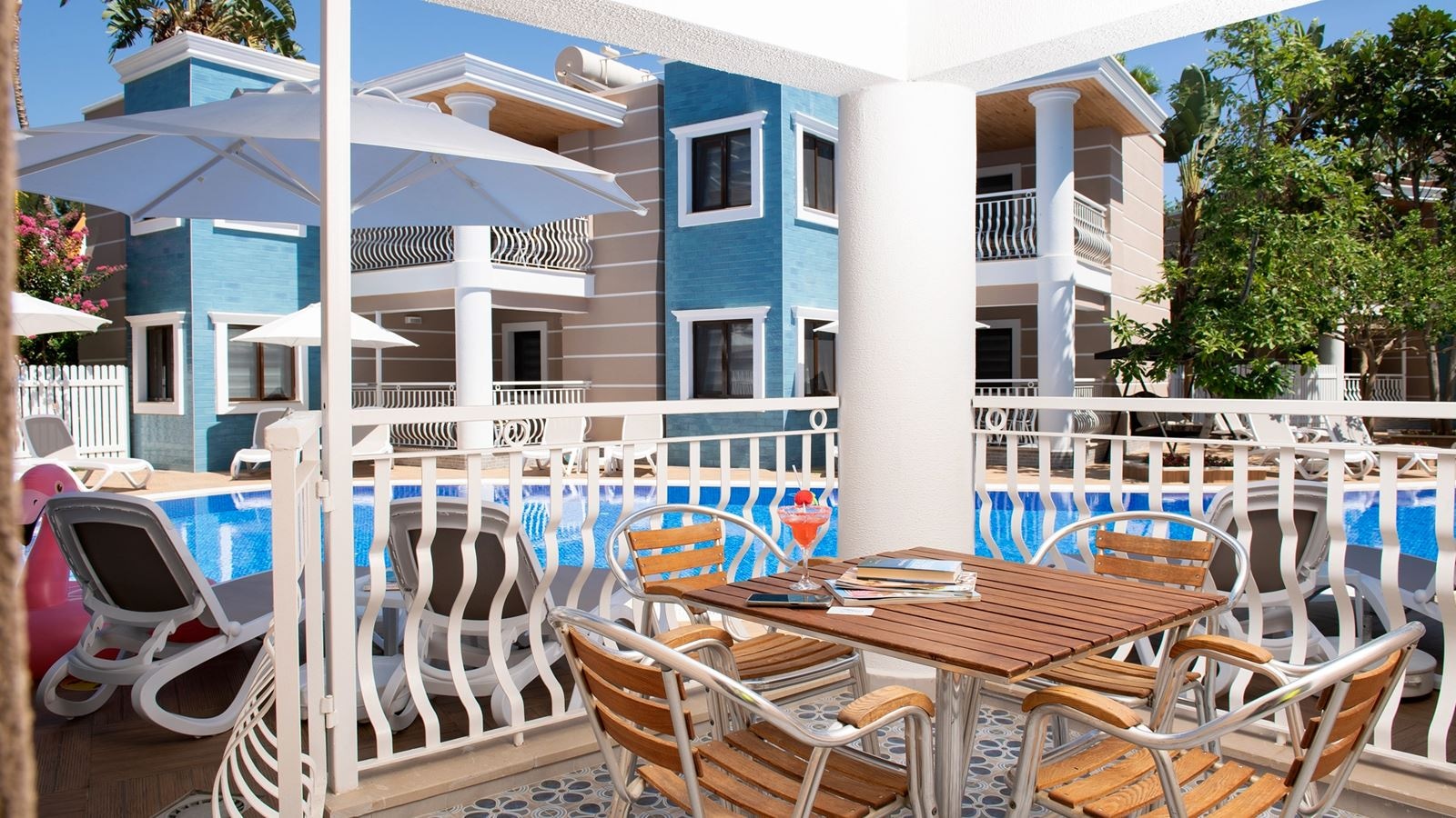 rooms-lagoon-family-room