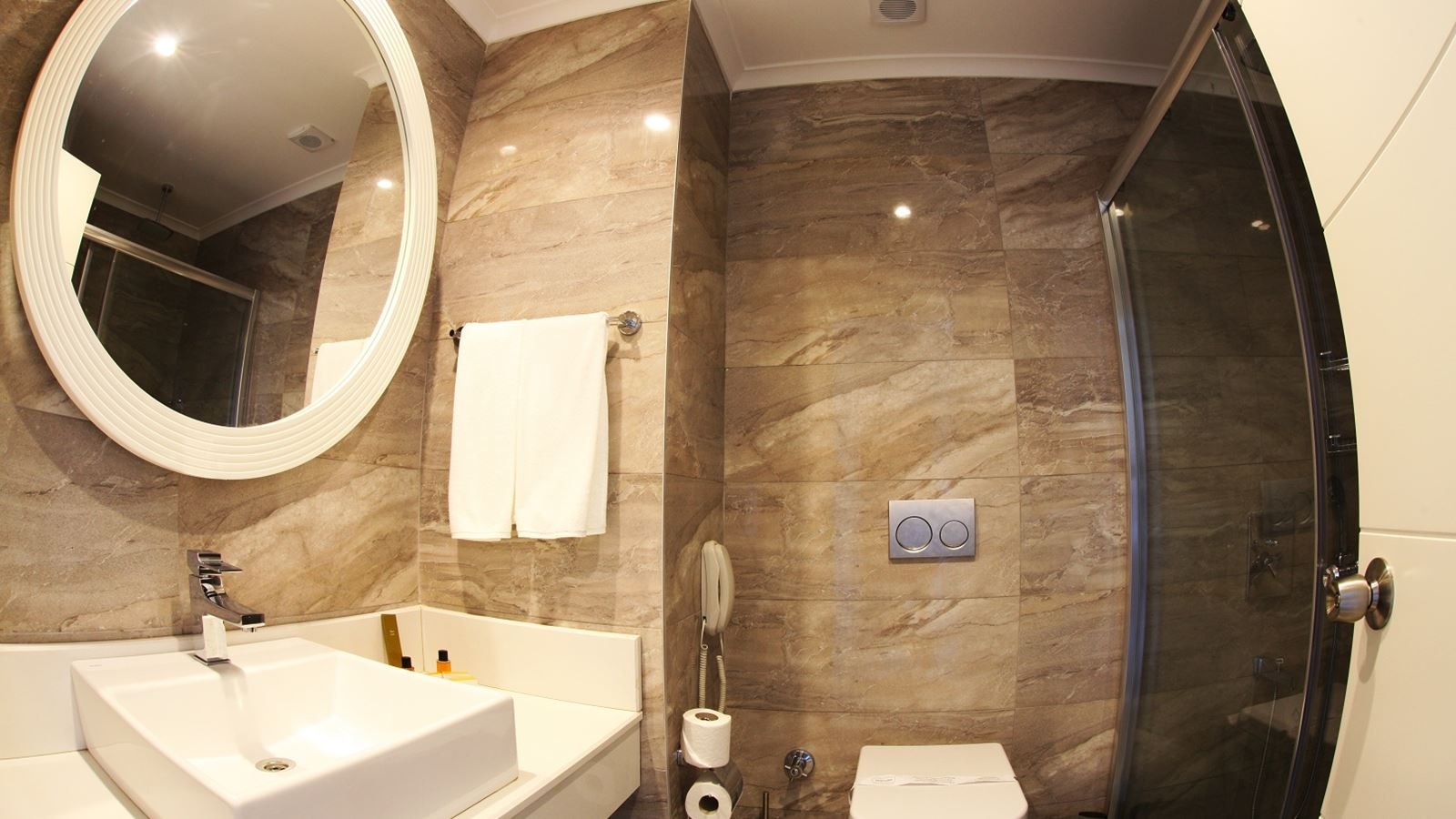 rooms-standard-room-pool-view