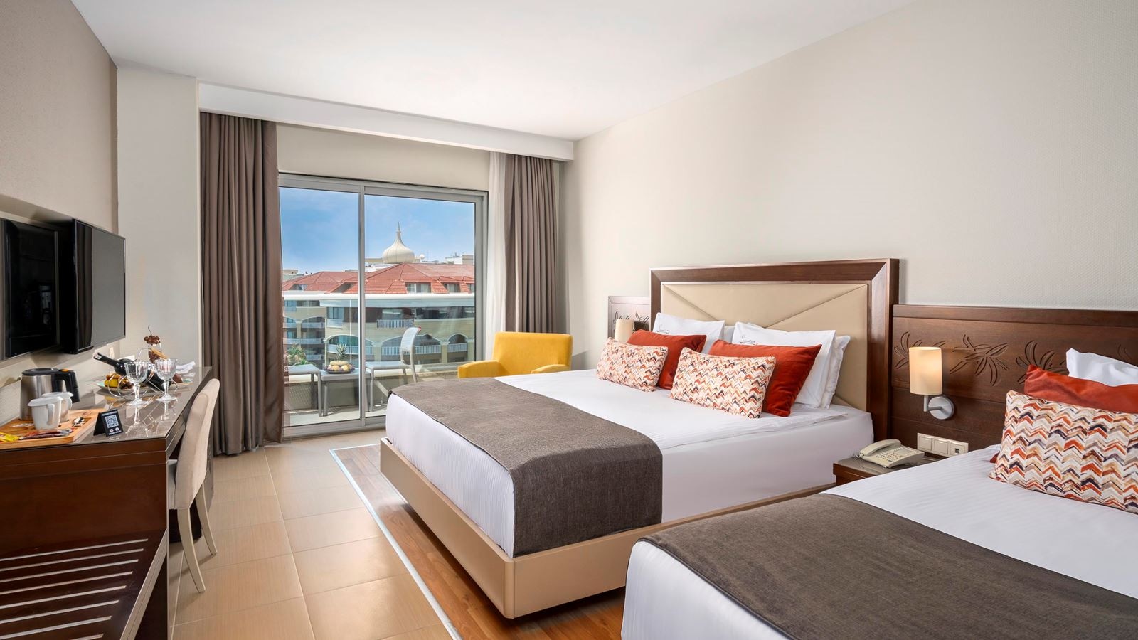 rooms-family-room-land-view