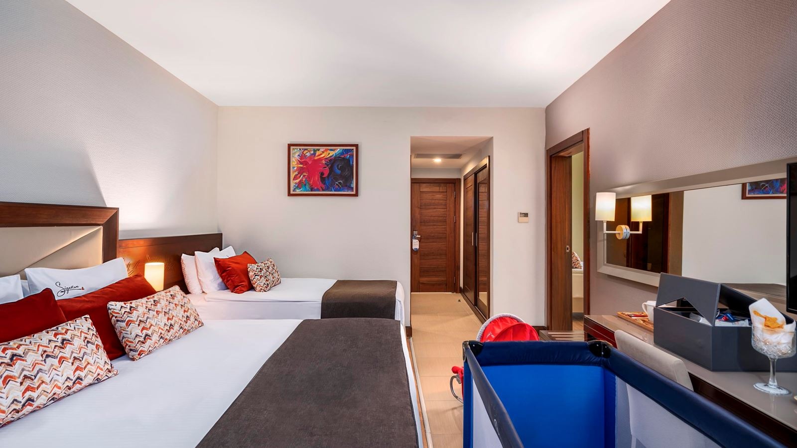 rooms-family-room-land-view