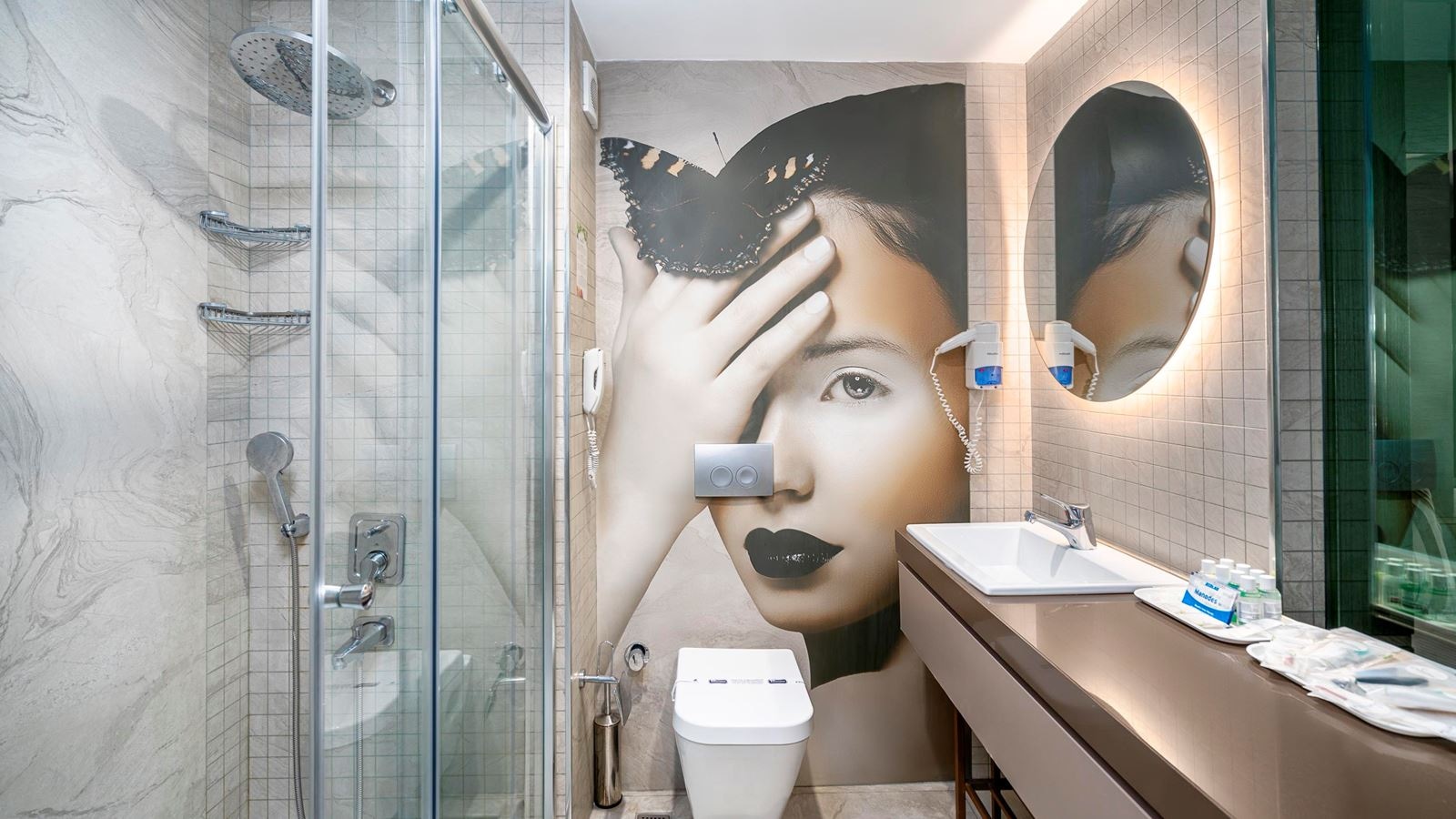 rooms-family-room-land-view