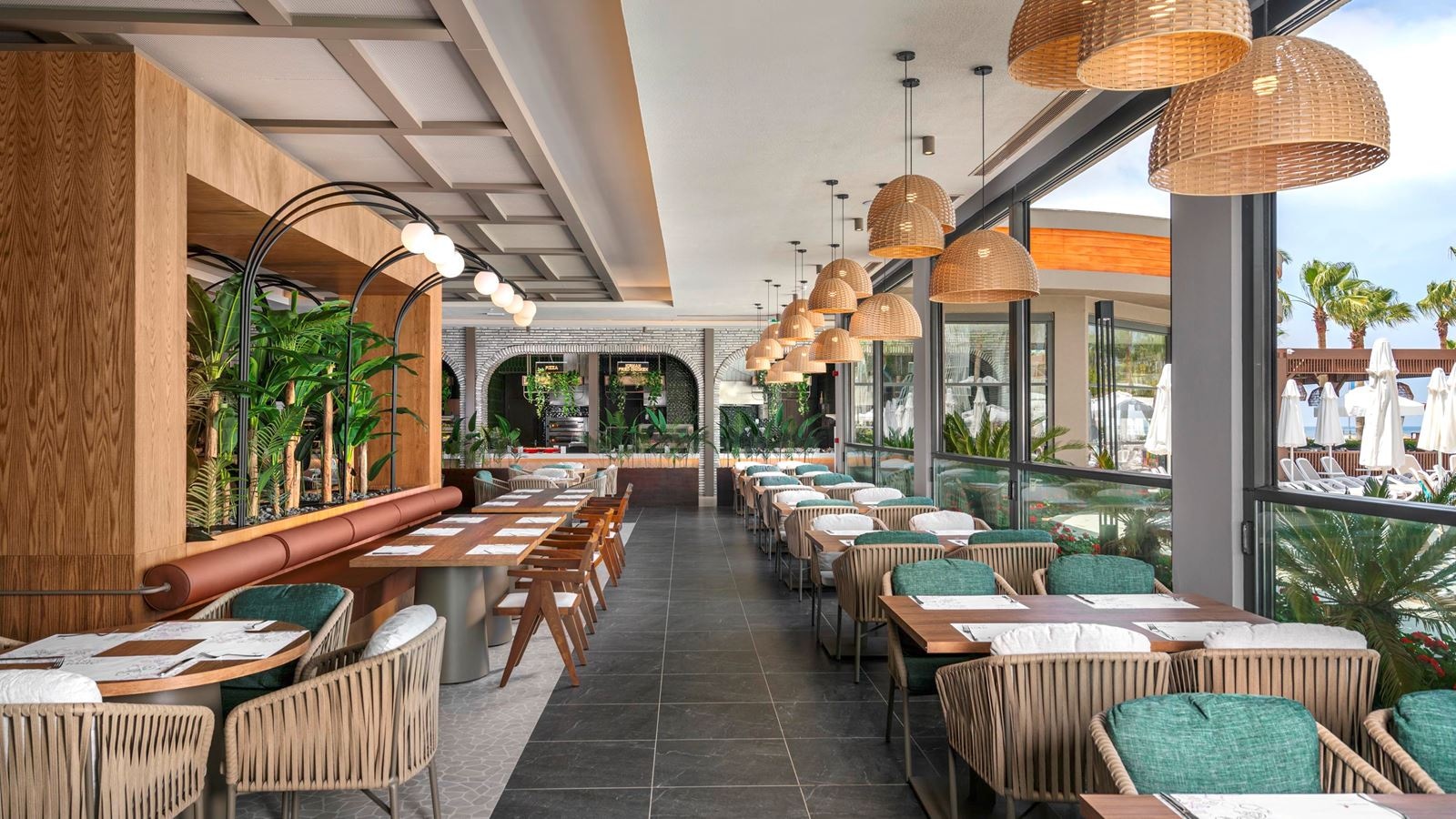 restaurants-daphne-ana-restaurant-buffet