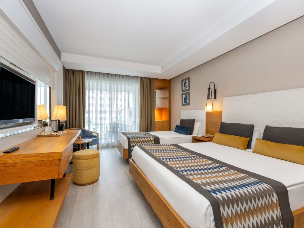 rooms-jacuzzi-terrace-side-sea-view-with-balcony