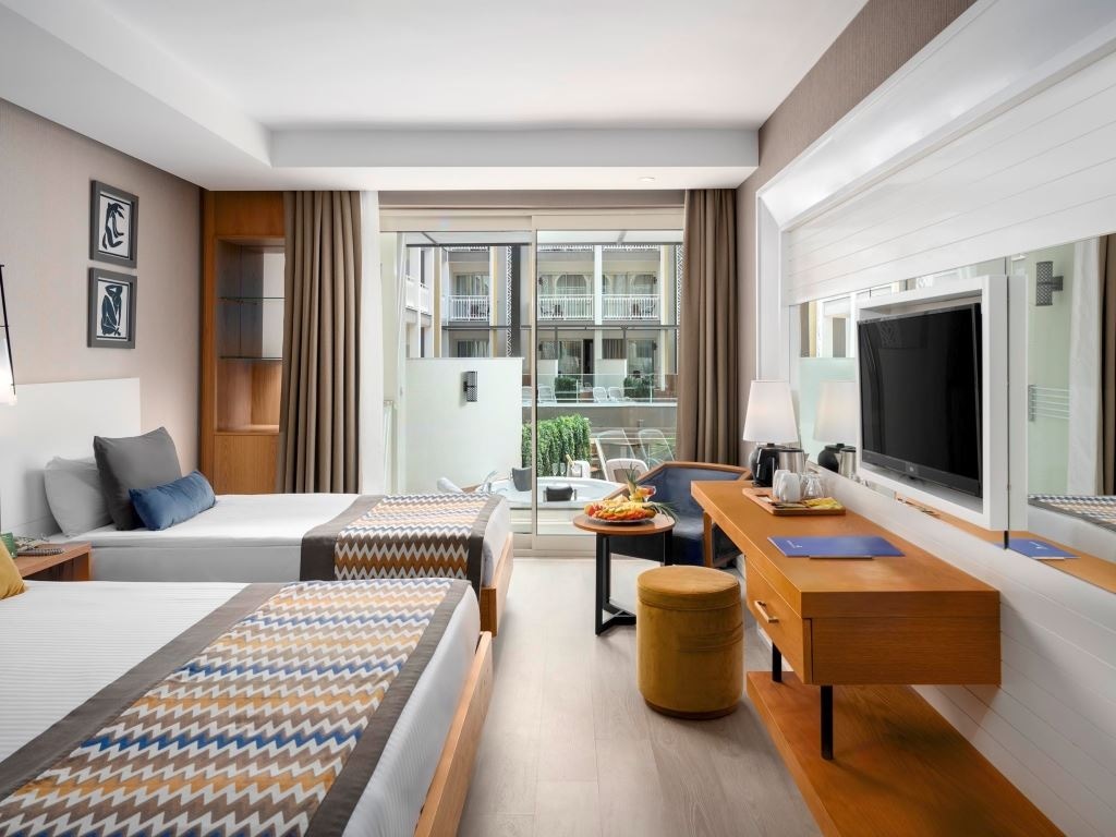 rooms-jacuzzi-terrace-sea-view-with-balcony