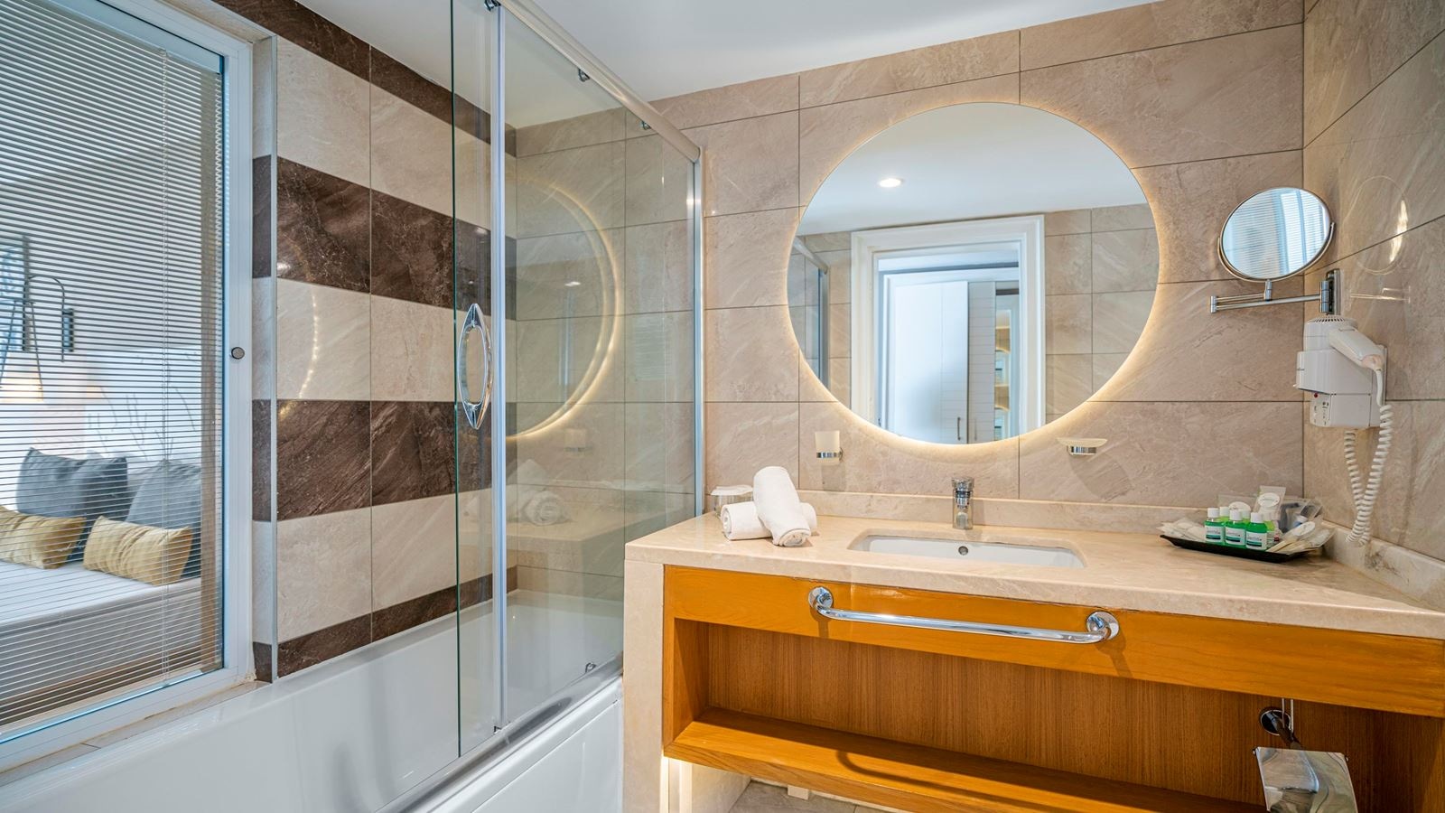 rooms-family-room-roh