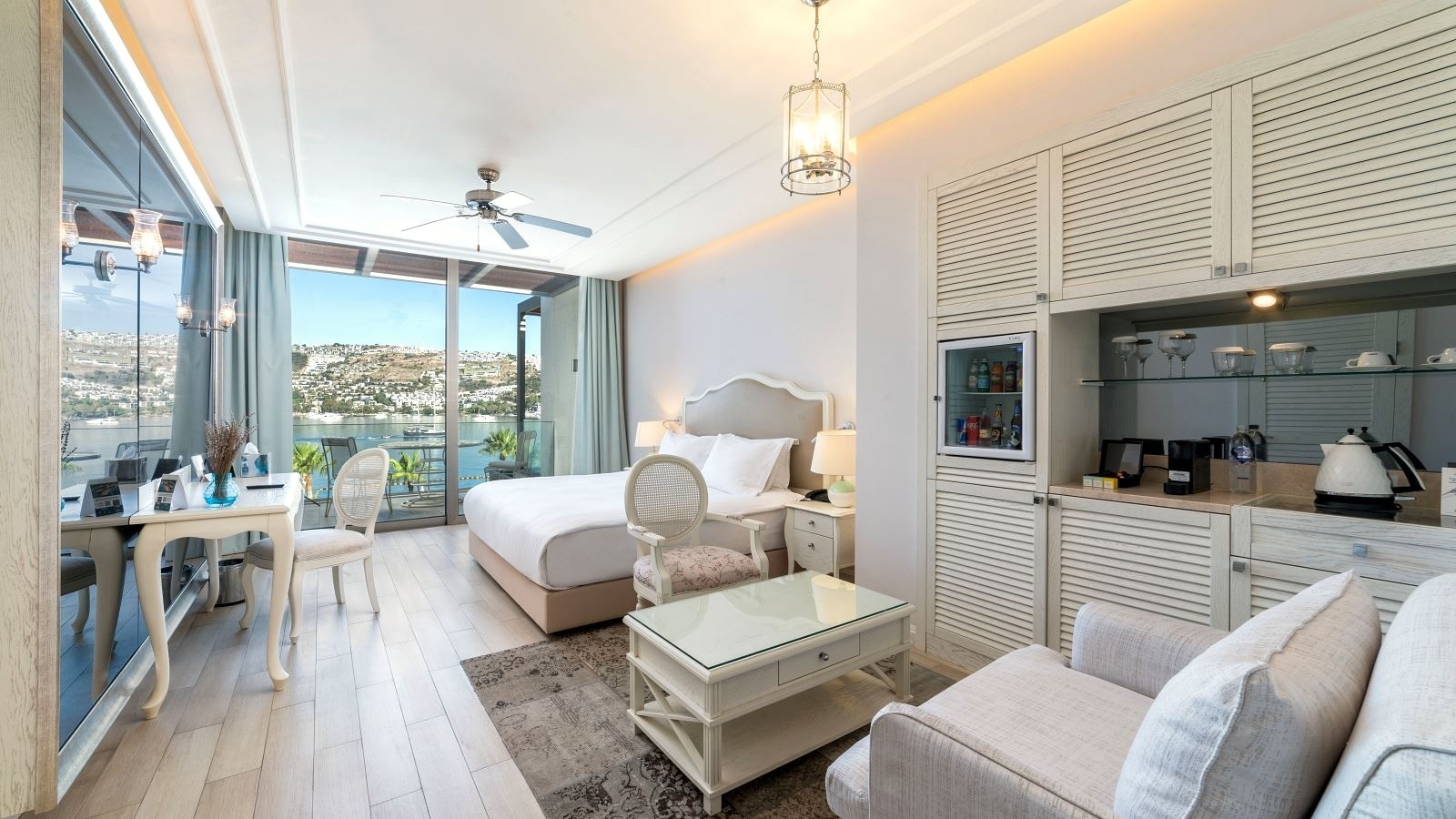 rooms-deluxe-king-or-twin-bed-sea-view