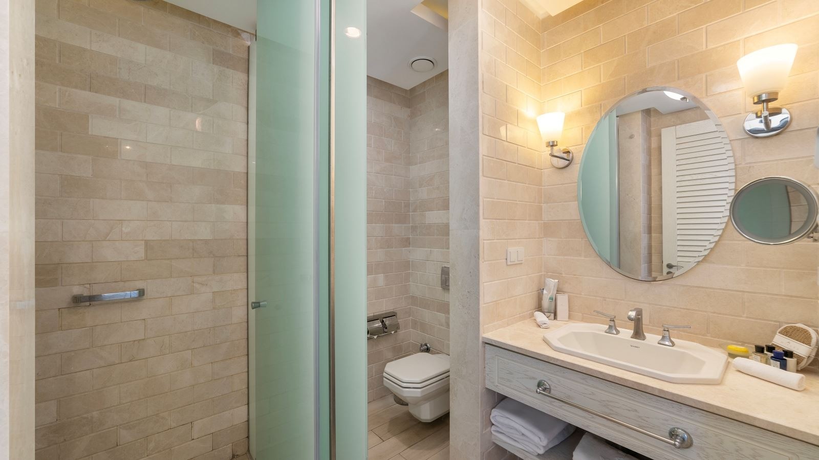 rooms-deluxe-king-or-twin-bed-sea-view