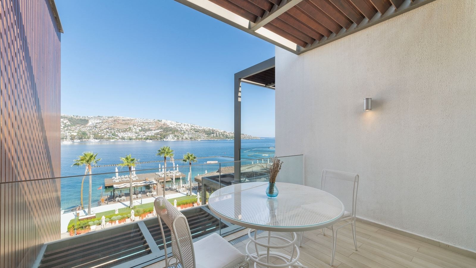 rooms-deluxe-king-or-twin-bed-sea-view