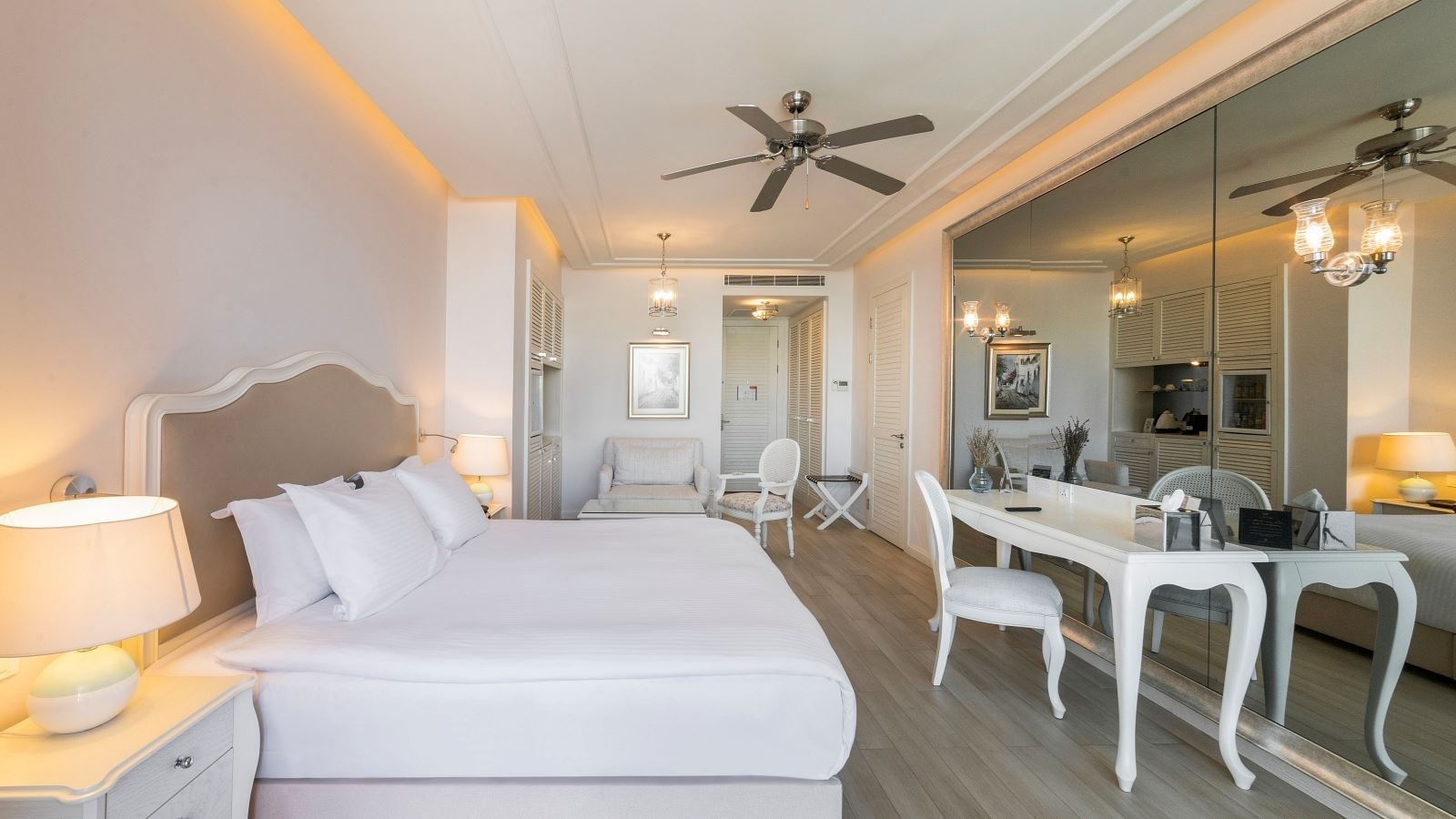 rooms-deluxe-king-or-twin-bed-sea-view