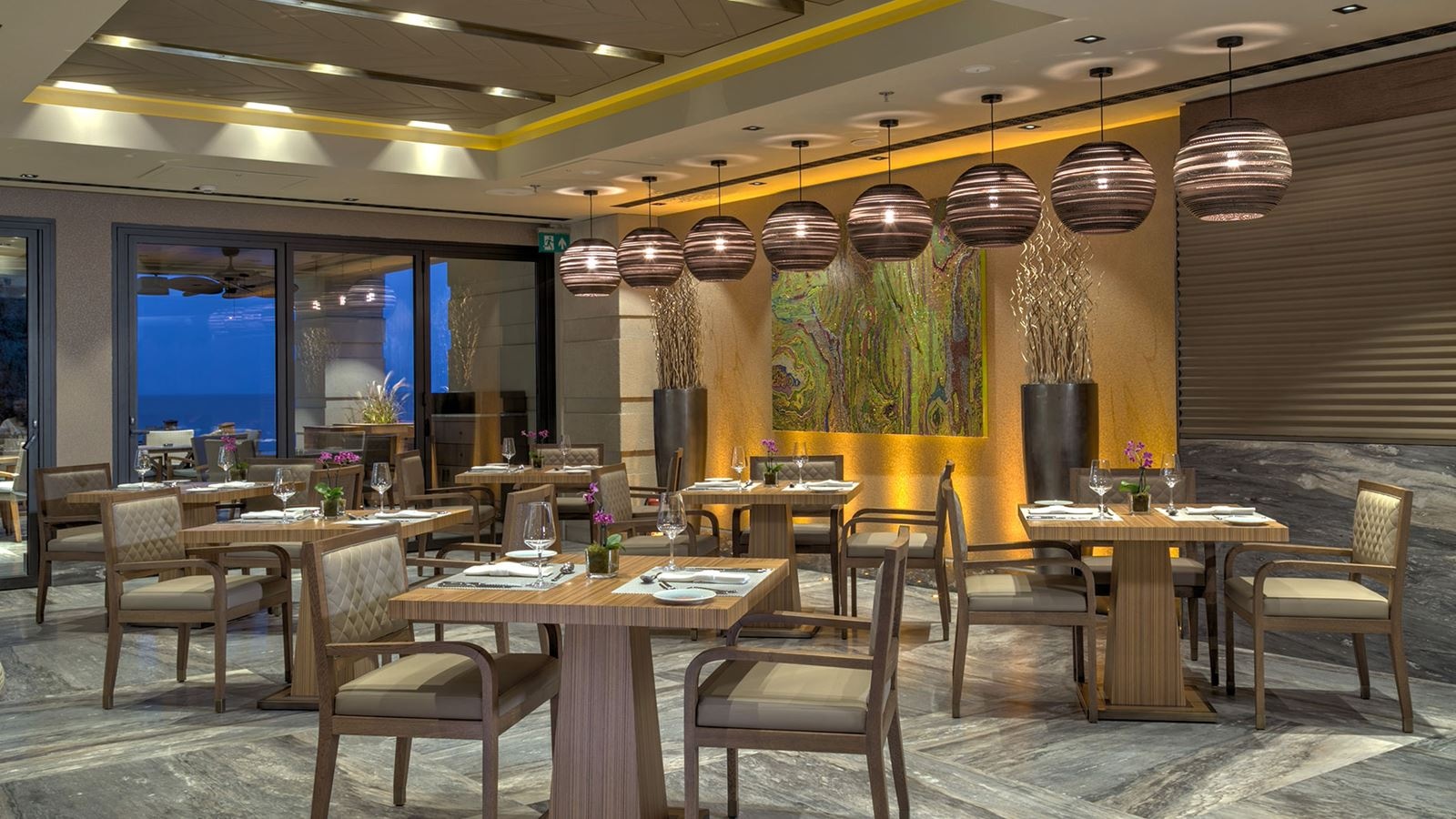 restaurants-glass-restaurant