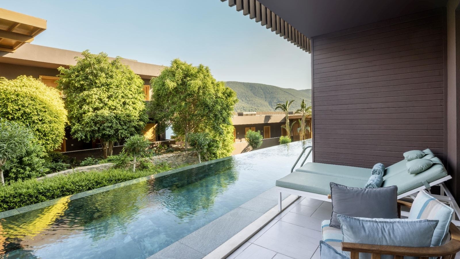 rooms-swim-up-superior-room