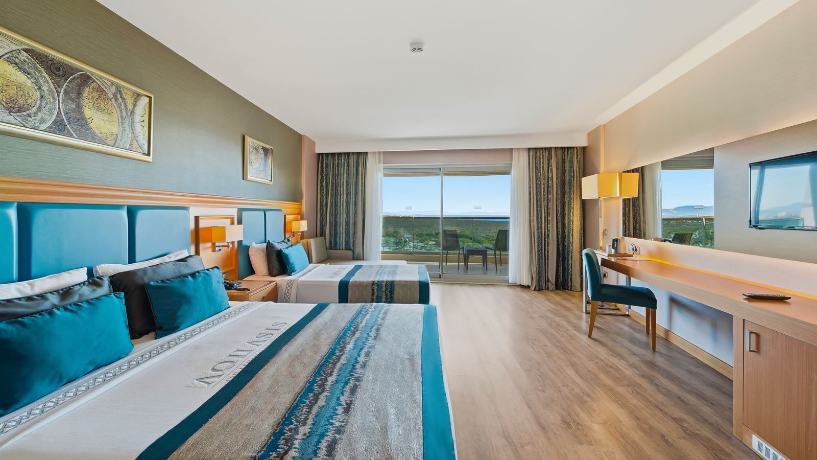 rooms-deluxe-room-land-view