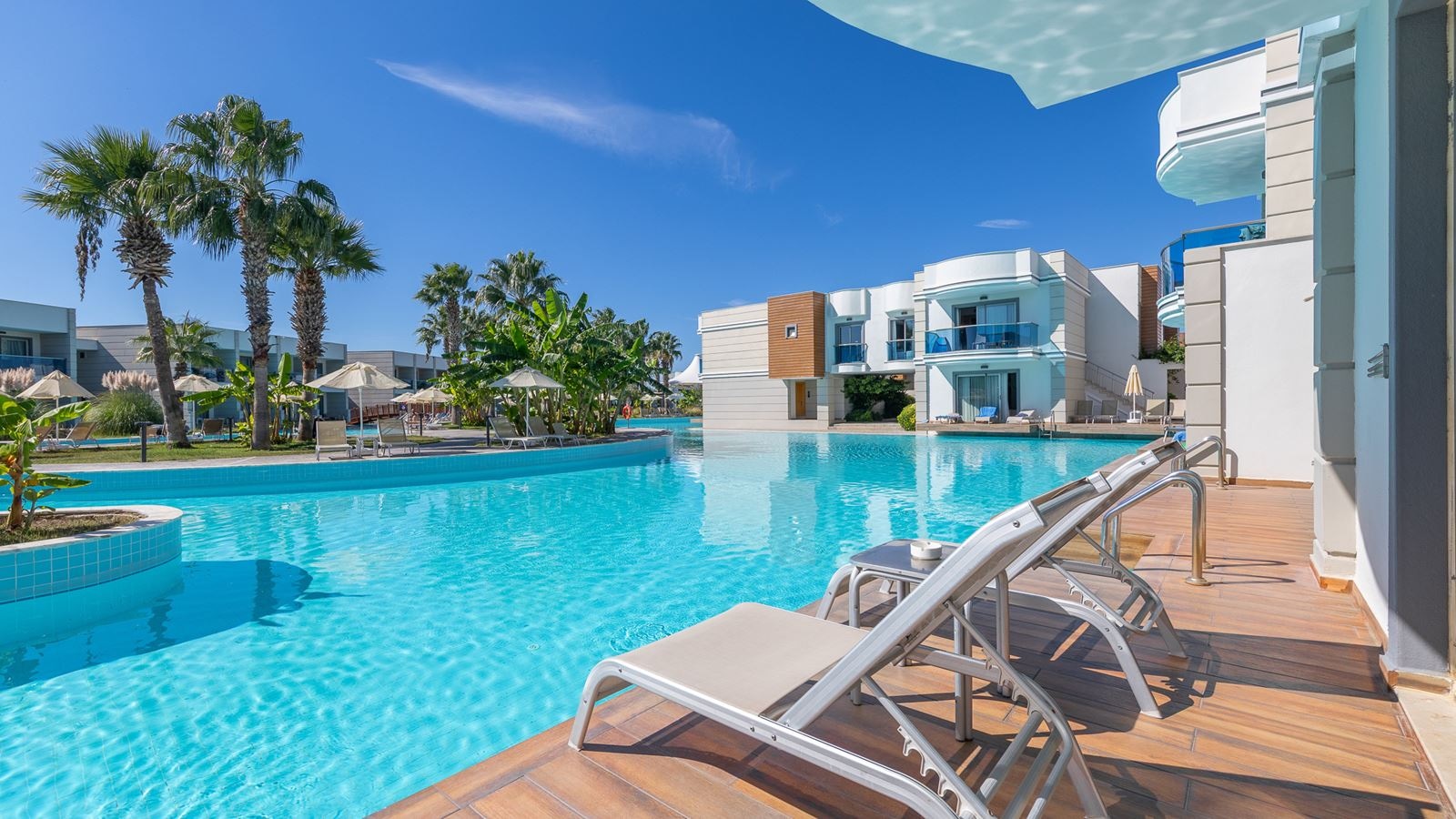 rooms-lake-house-family-room-1-bedroom-+-1-living-room