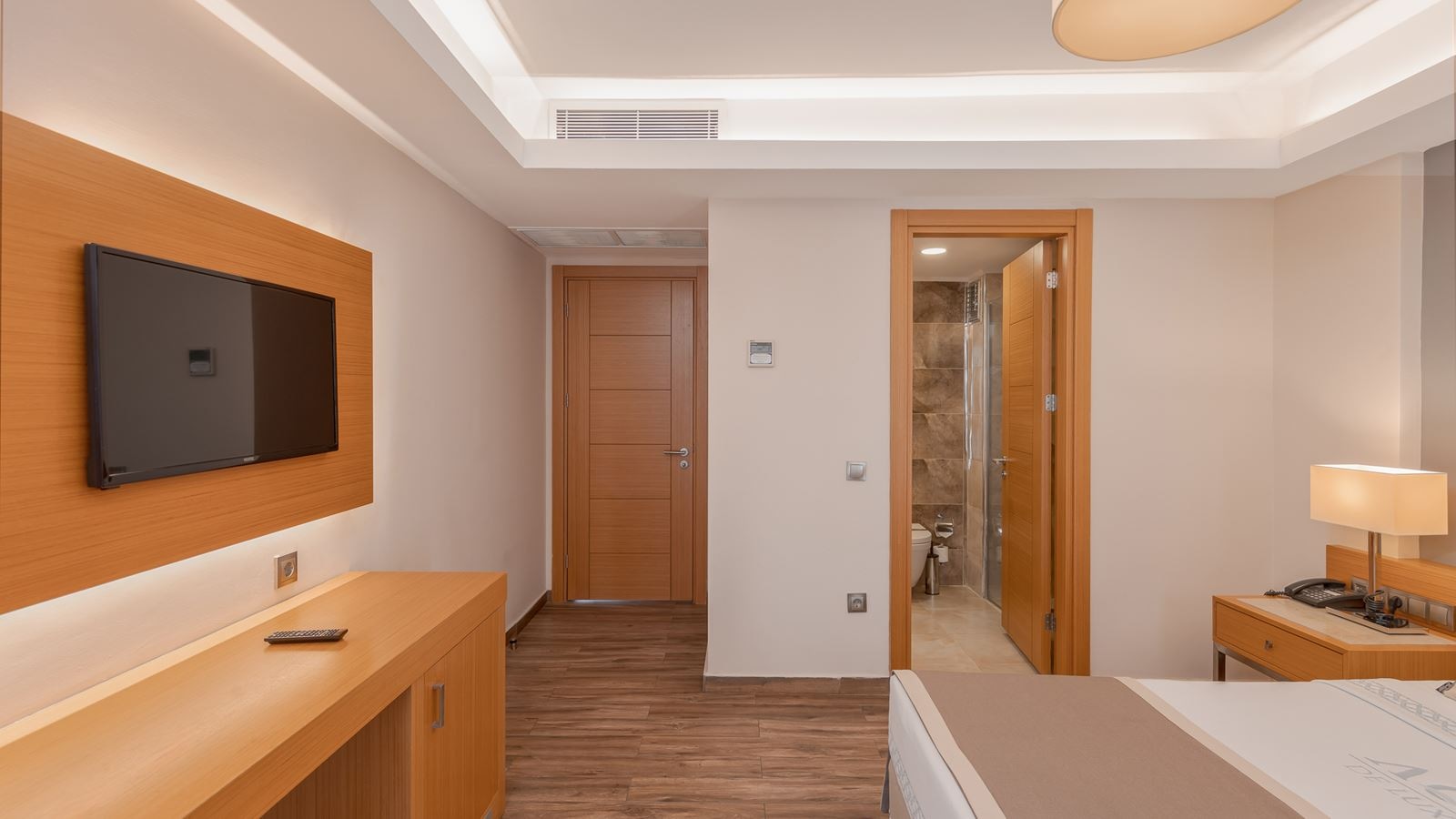 rooms-lake-house-family-room-2-bedroom-+-1-living-room