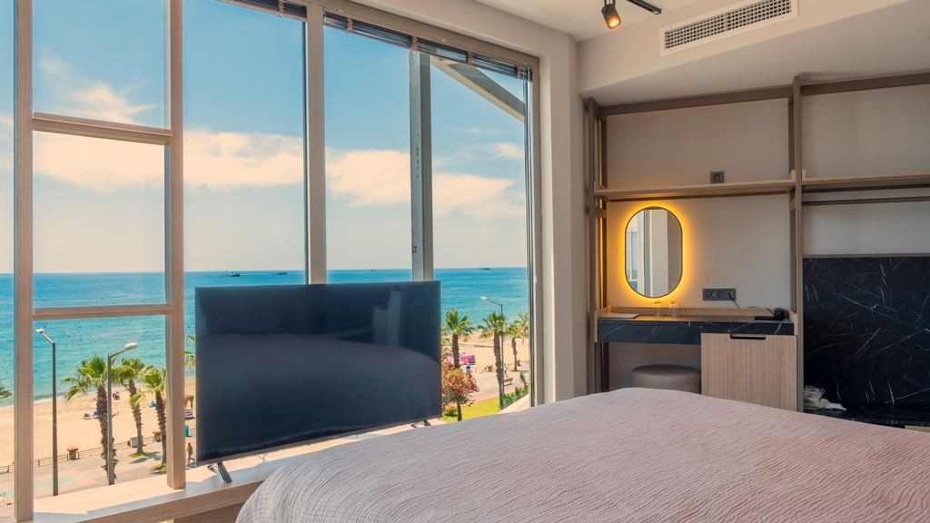 rooms-family-room-sea-view