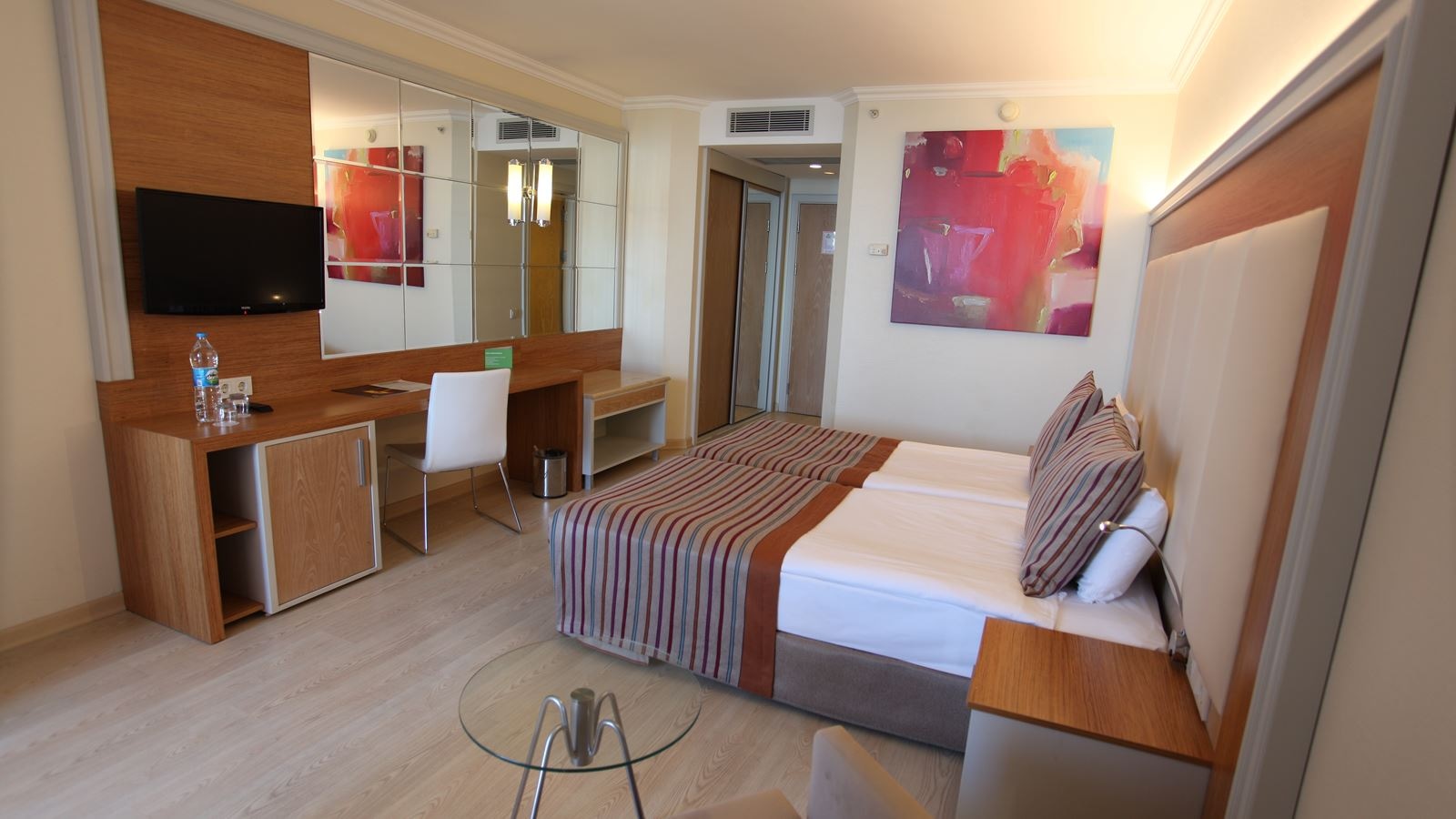 rooms-standard-land-view