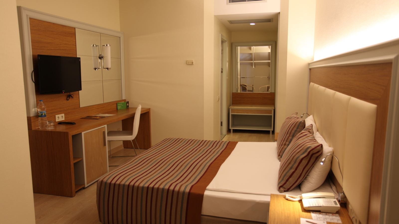 rooms-family-land-view