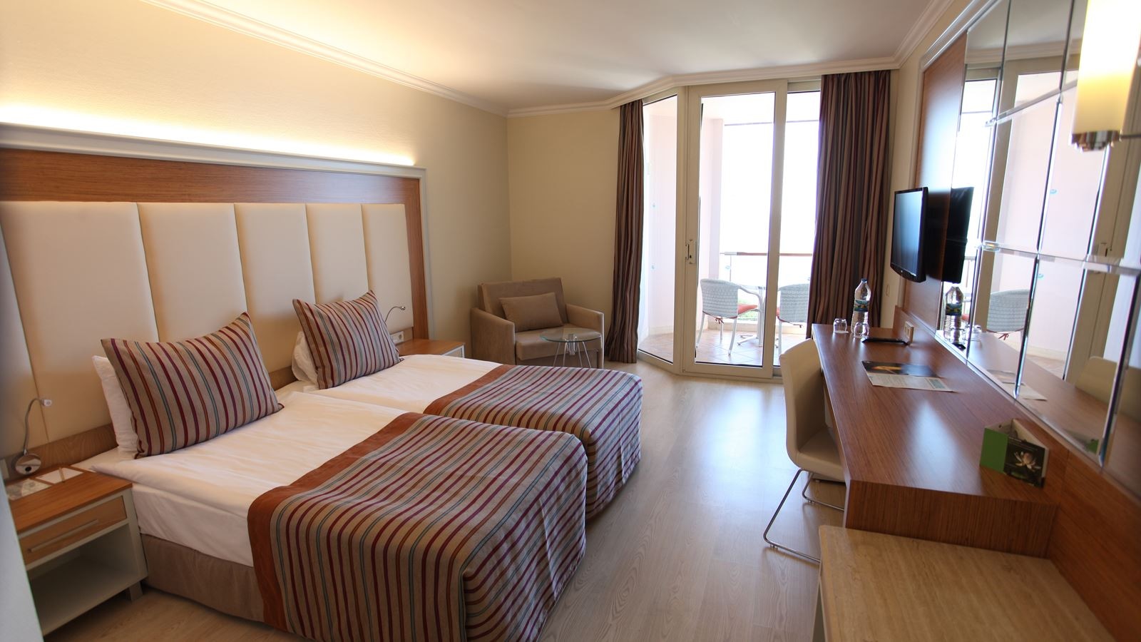 rooms-standard-land-view