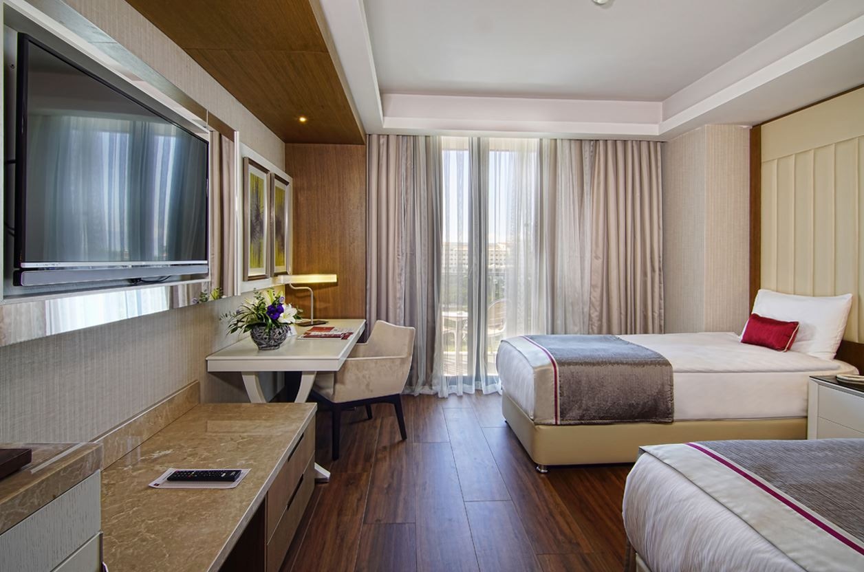 rooms-suite-family-land-view