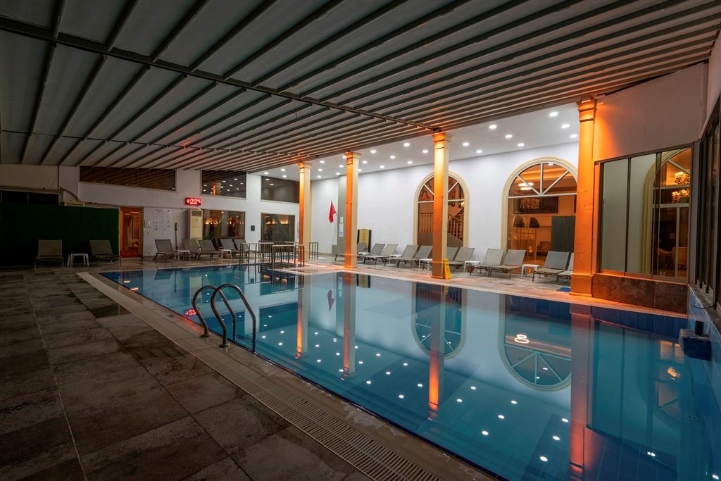 pools-indoor-pool