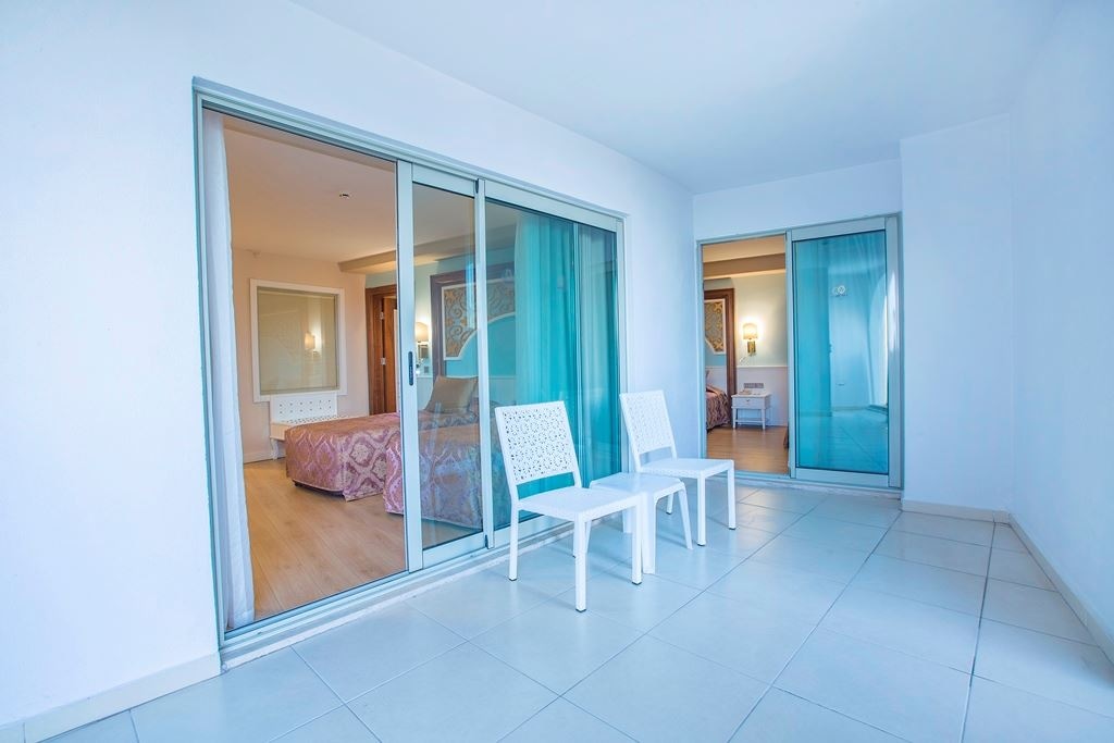 rooms-junior-suite-room