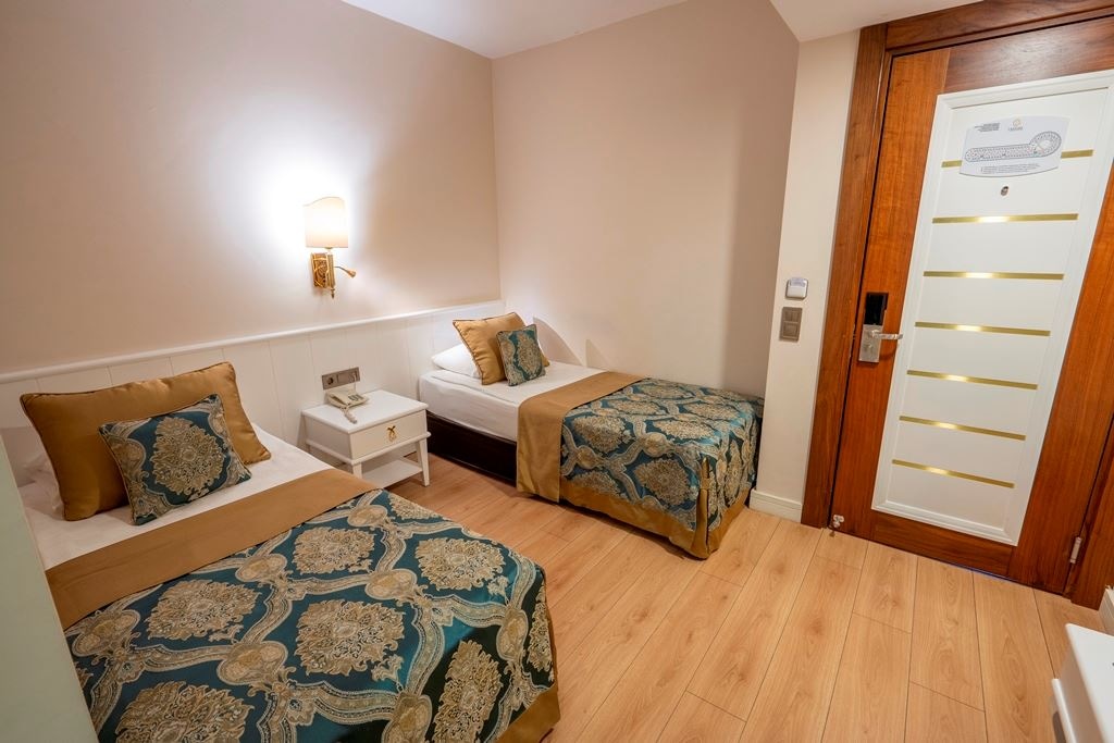 rooms-family-room-sea-view-2-bedrooms