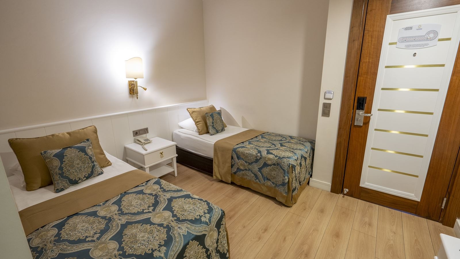 rooms-family-room-land-view-2-bedrooms