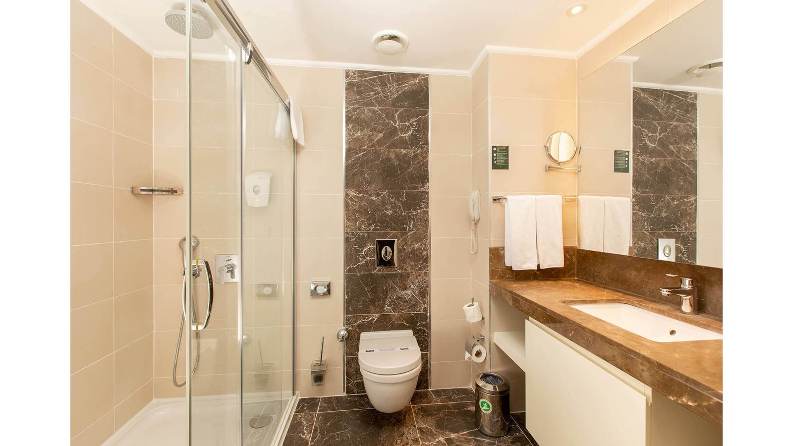 rooms-standard-pool-view