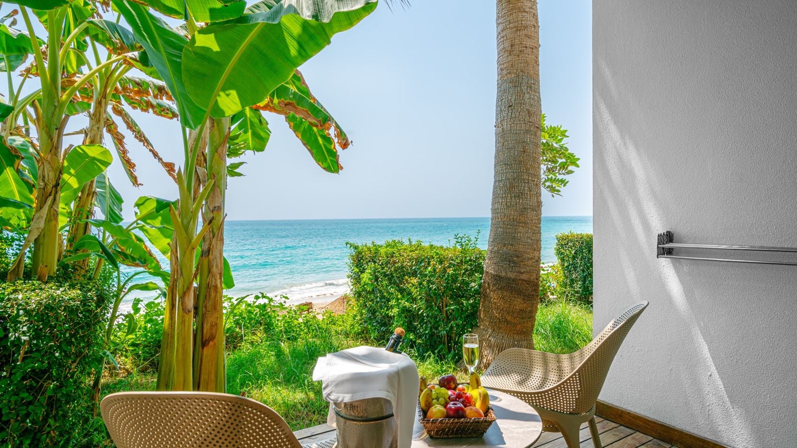 rooms-deluxe-beach-side-room