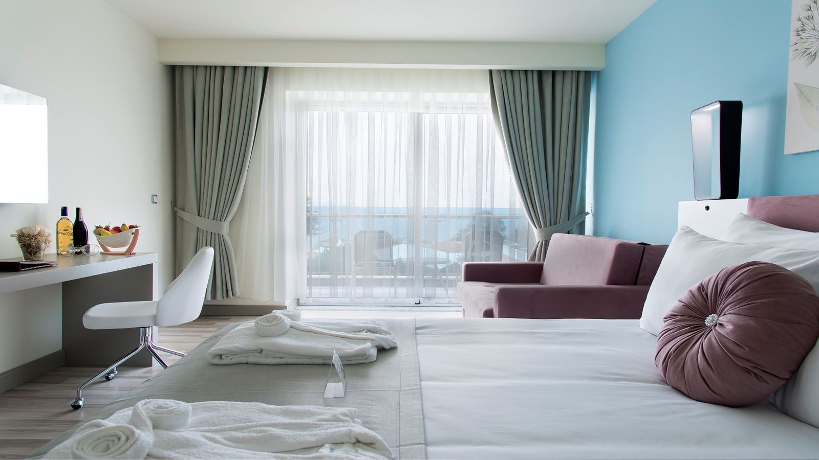 rooms-deluxe-room-sea-view