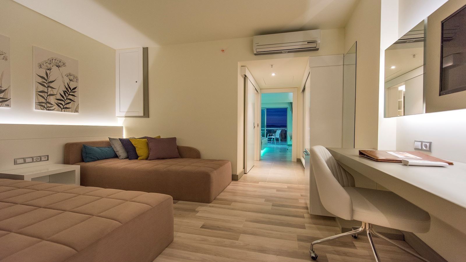 rooms-family-room-land-view