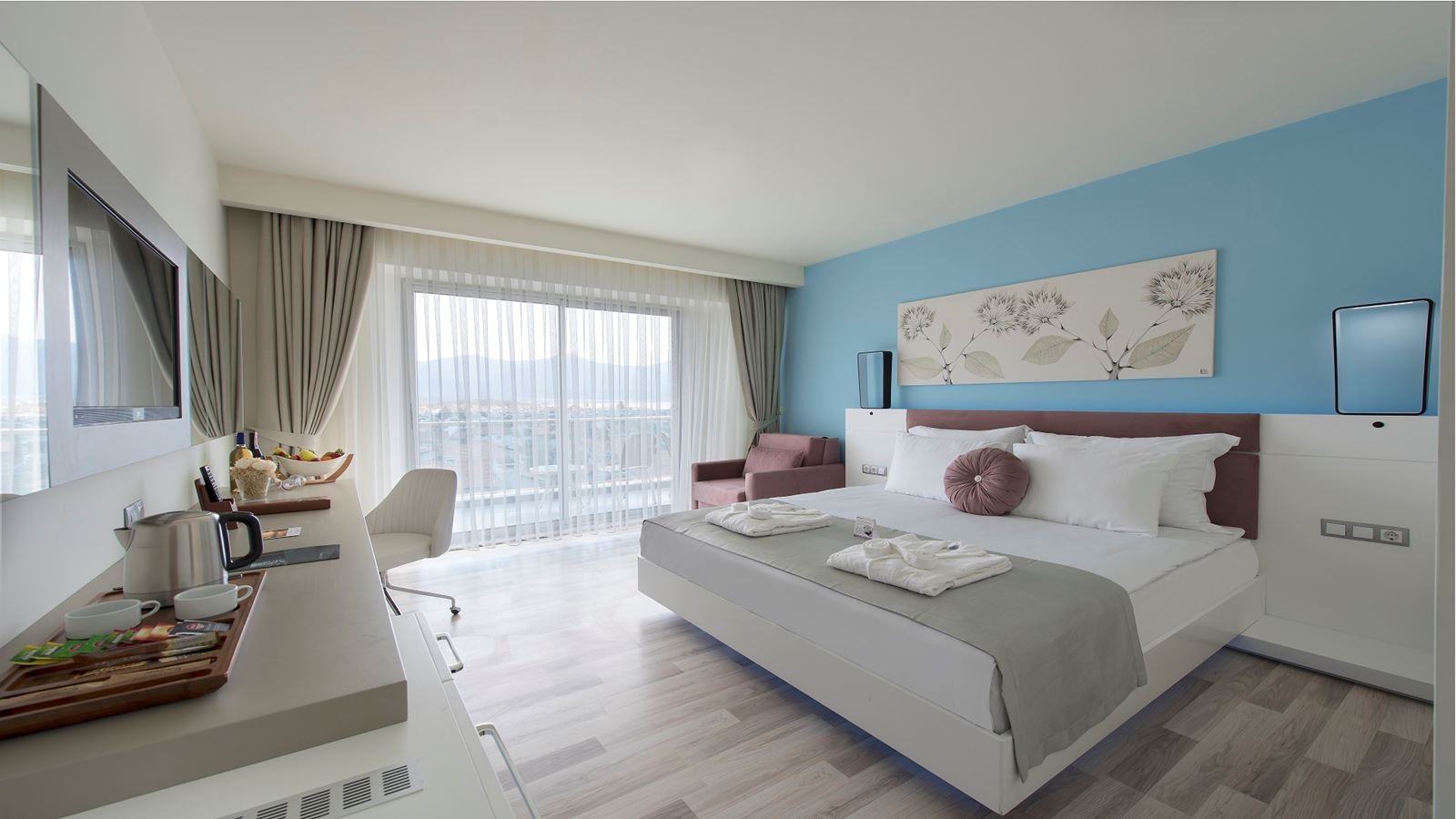 rooms-coral-deluxe-room